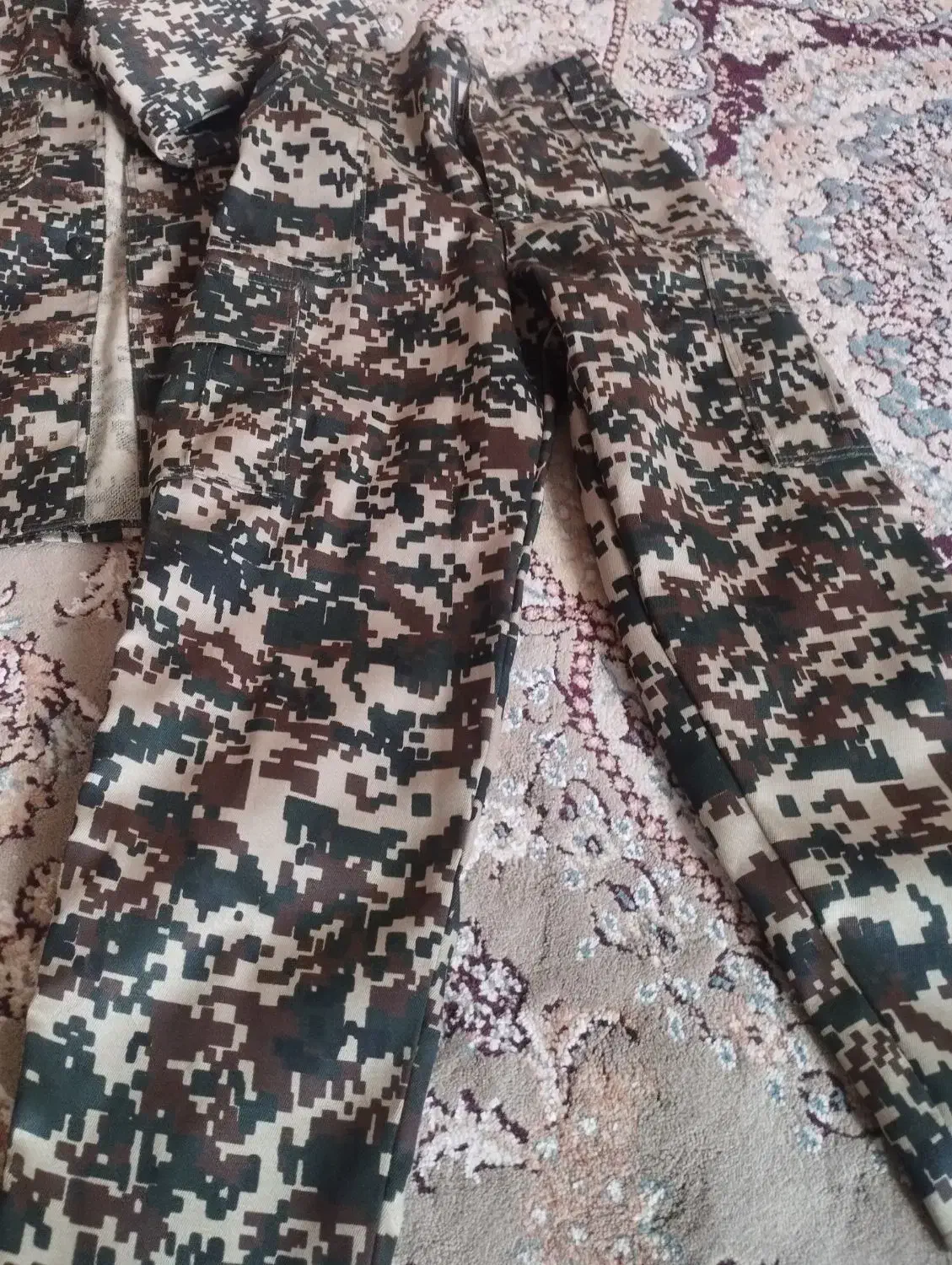 لباس بسیجی|لباس|گلبهار, شهر جدید گلبهار|دیوار