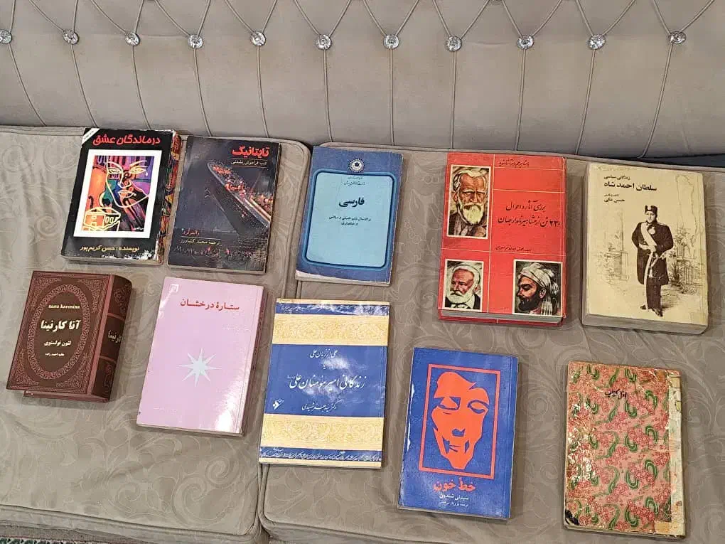 چند جلد کتاب قدیمی و جدید|کلکسیون و سرگرمی|ری, ظهیرآباد|دیوار