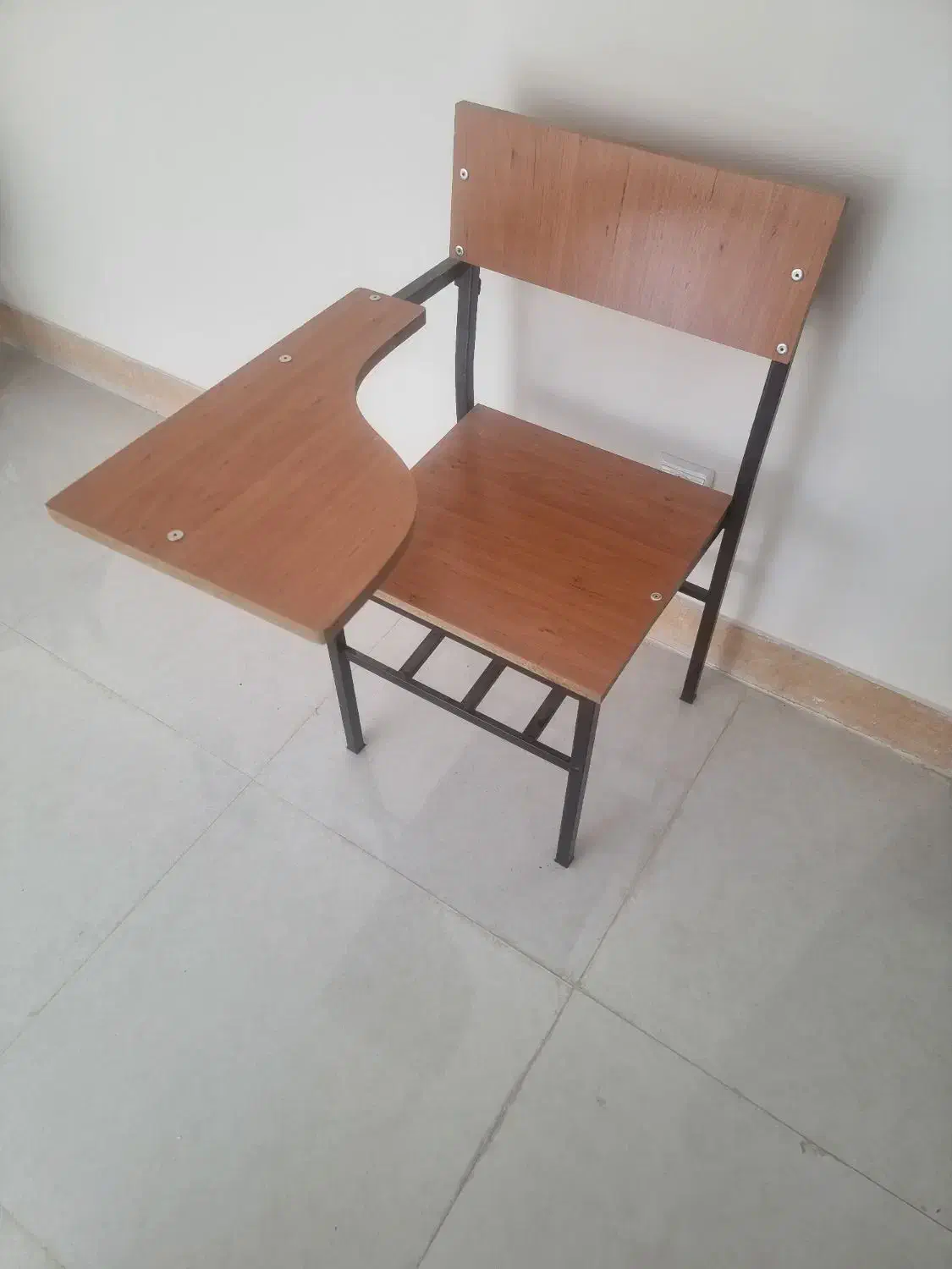 صندلی دانشآموزی|صندلی و نیمکت|بروجرد, |دیوار