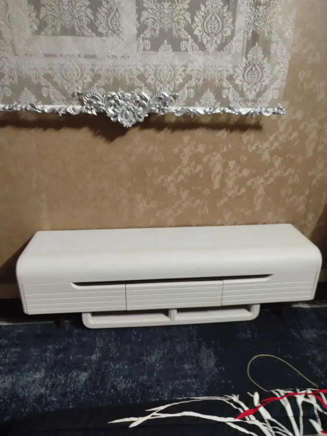 میز تلویزیون قهوه ساز|میز تلویزیون|تهران, آبشار تهران (دریاچه)|دیوار