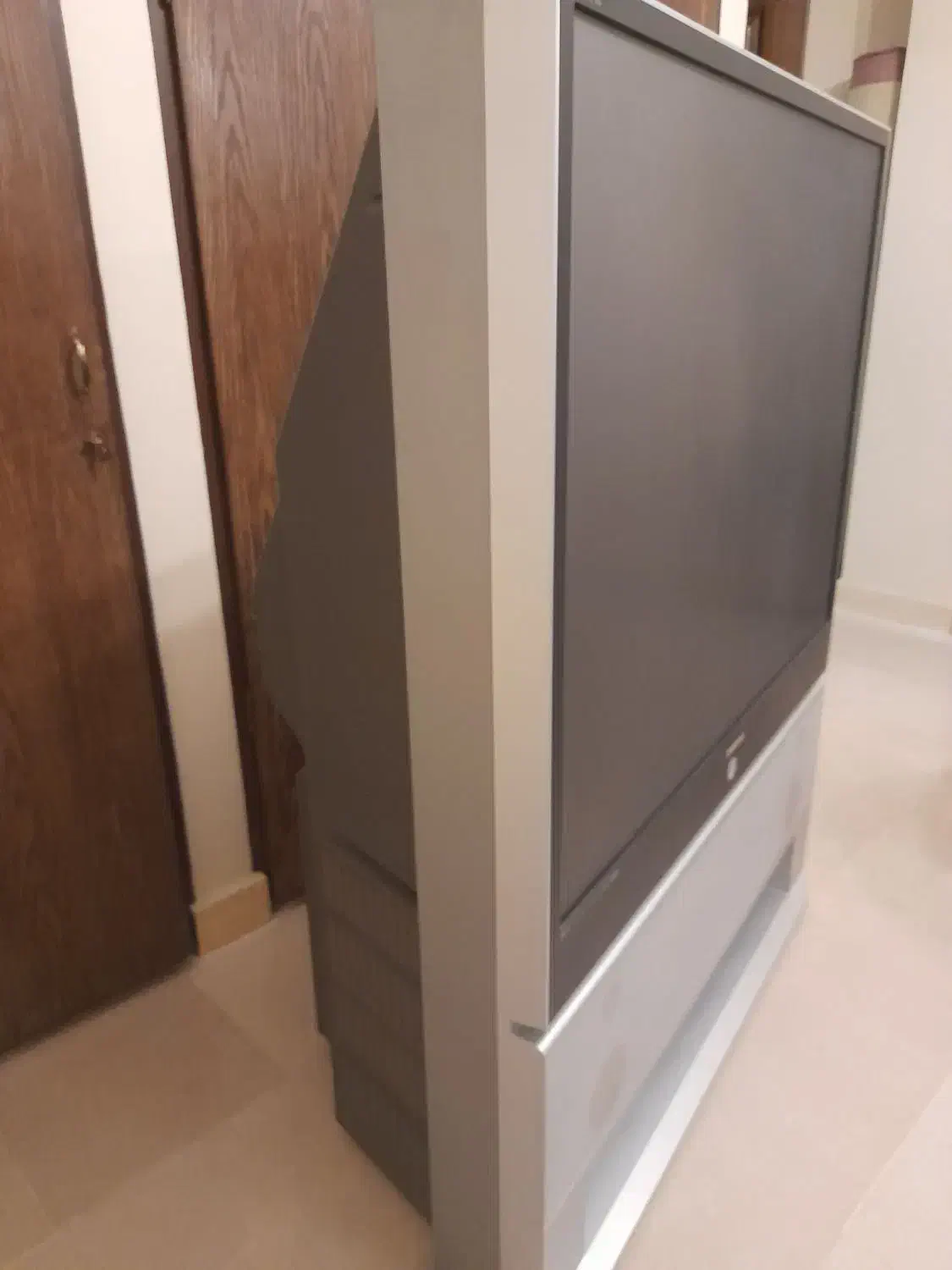 تلویزیون ۶۰|تلویزیون و پروژکتور|ساوه, |دیوار