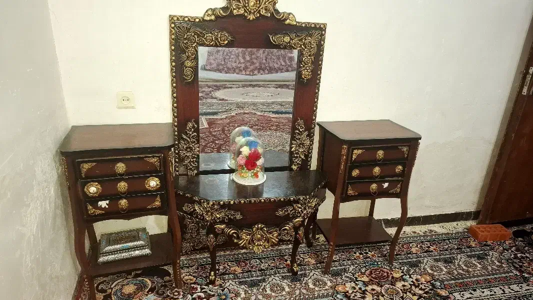 فروش آینه وکنسولِ  ودوتاپاتختی همراه باساعت زیبا|مبلمان خانگی و میز عسلی|نورآباد ممسنی, |دیوار