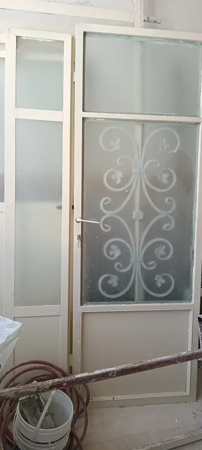 درب آهنی تمیز با چارچوب|مصالح و تجهیزات ساختمان|ابهر, |دیوار