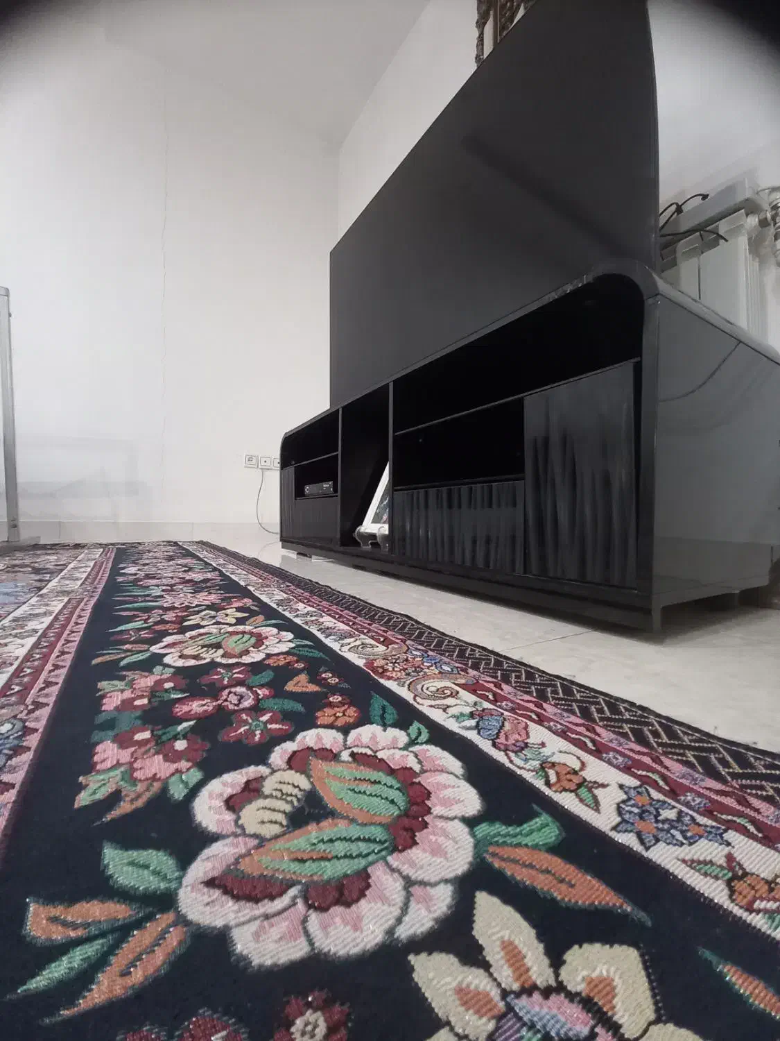 میز تلوزیون،کمد،تخت|تخت و سرویس خواب|املش, |دیوار