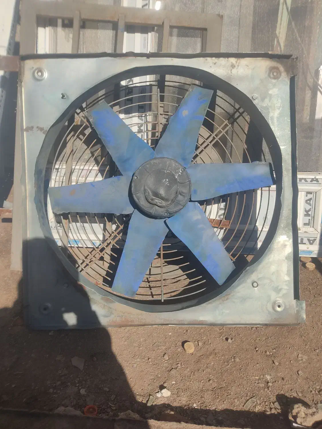 فن بزرگ|پنکه و تصفیه‌کنندهٔ هوا|کرمان, |دیوار