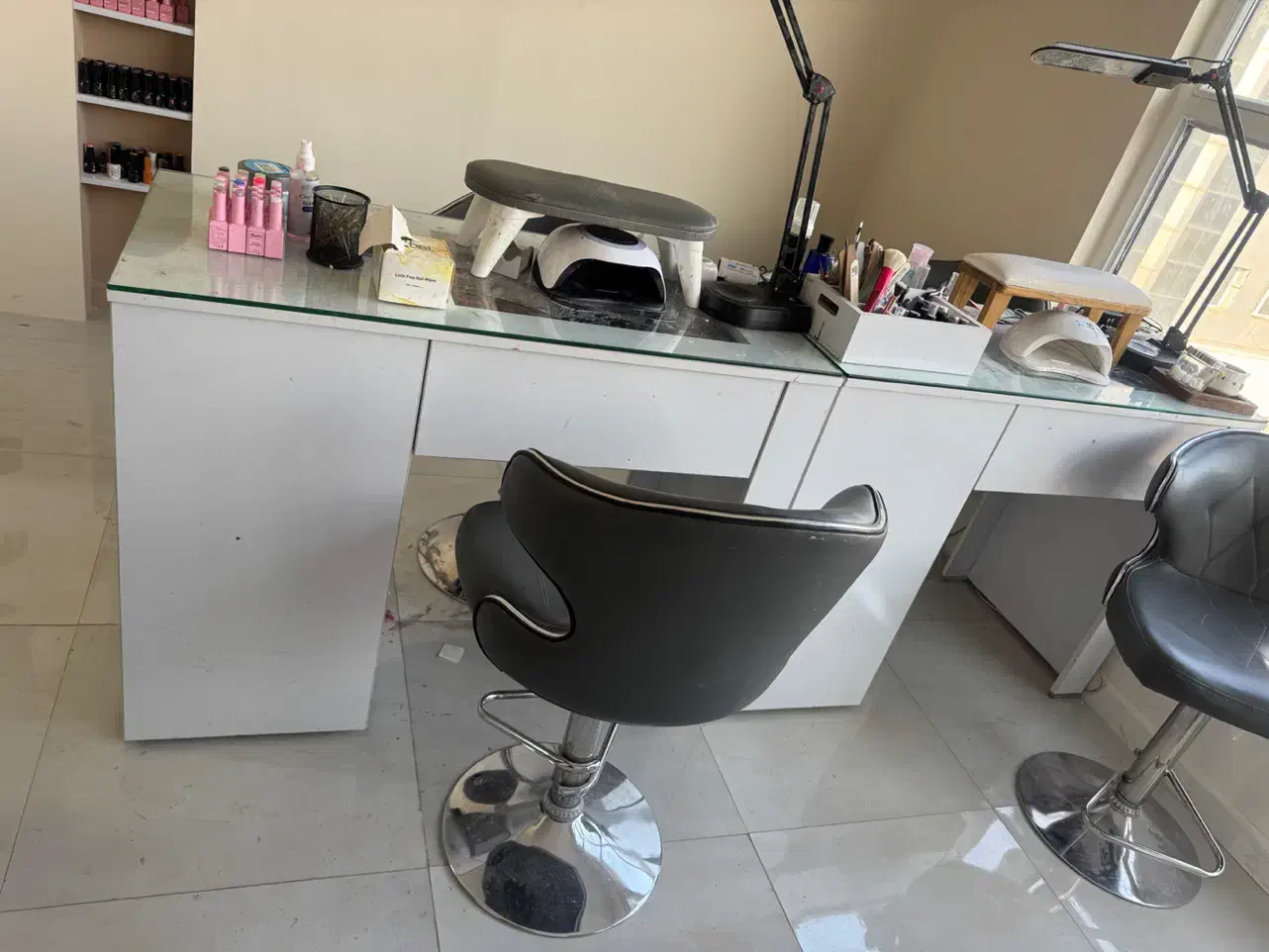 میز ناخن ۴ عدد|آرایشگاه و سالنهای زیبایی|قزوین, |دیوار