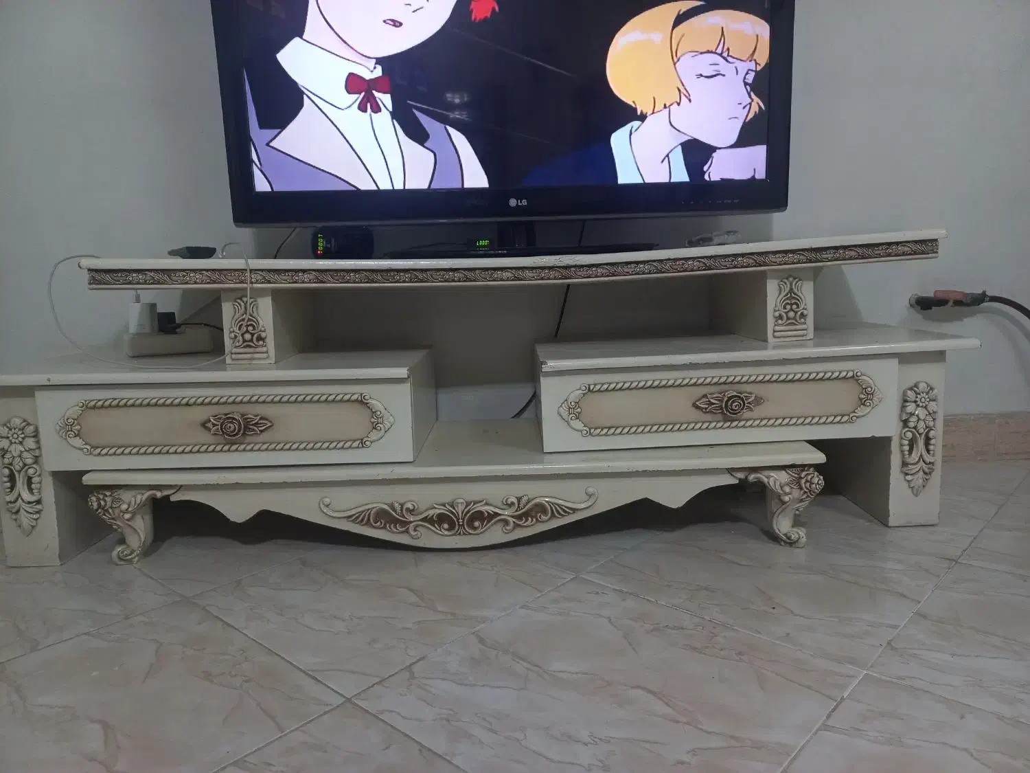 میز تلویزیون چهار تیکه|میز تلویزیون|قرچک, میرزائی جنوبی|دیوار