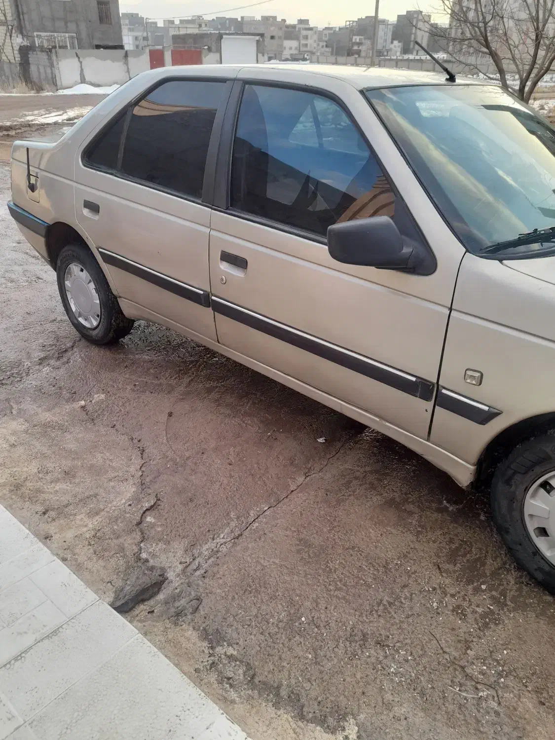 پژو۴۰۵|خودرو سواری و وانت|میانه, |دیوار