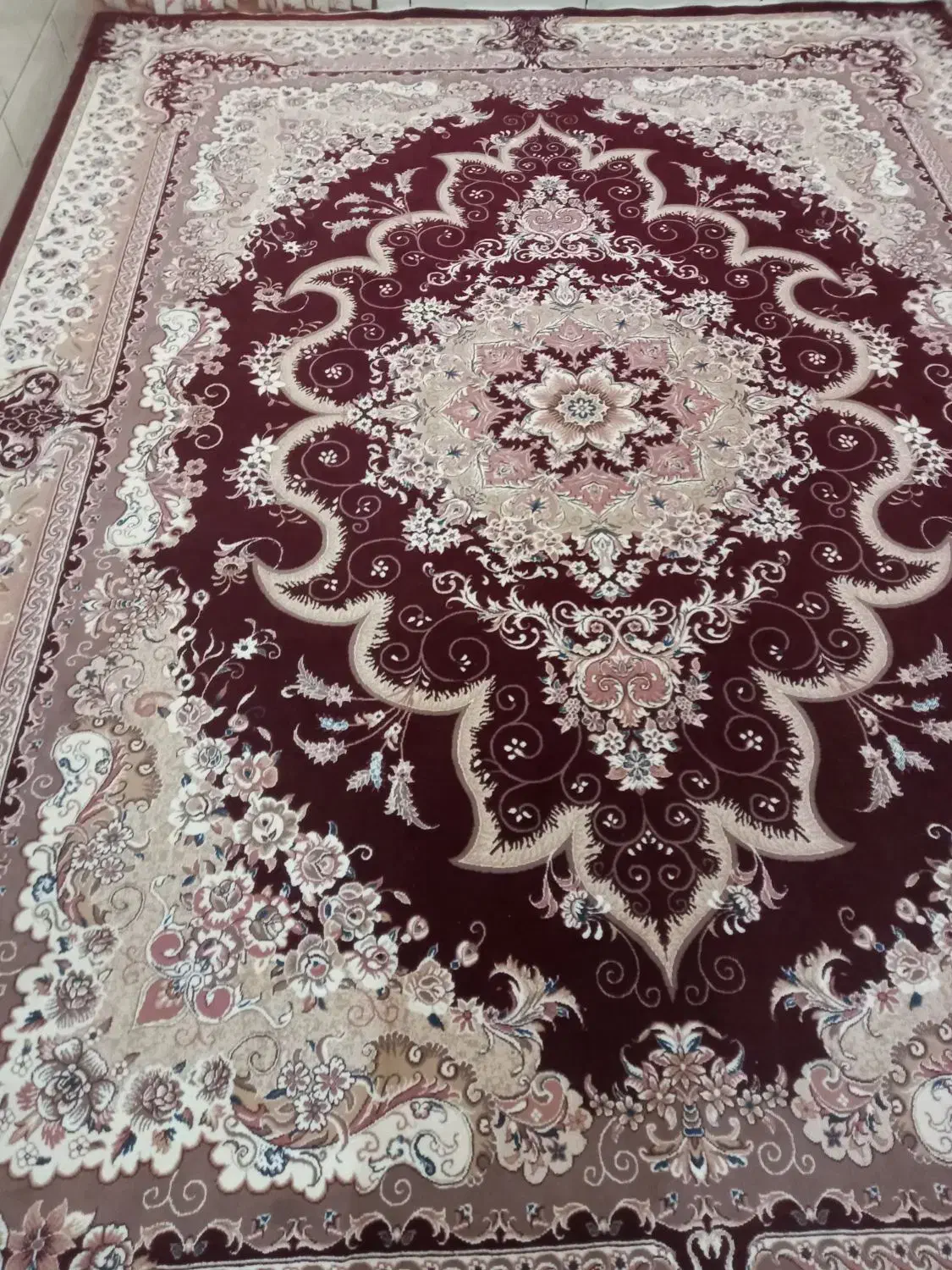 فرش ۱۲متری|فرش|مرودشت, نقش رستم|دیوار