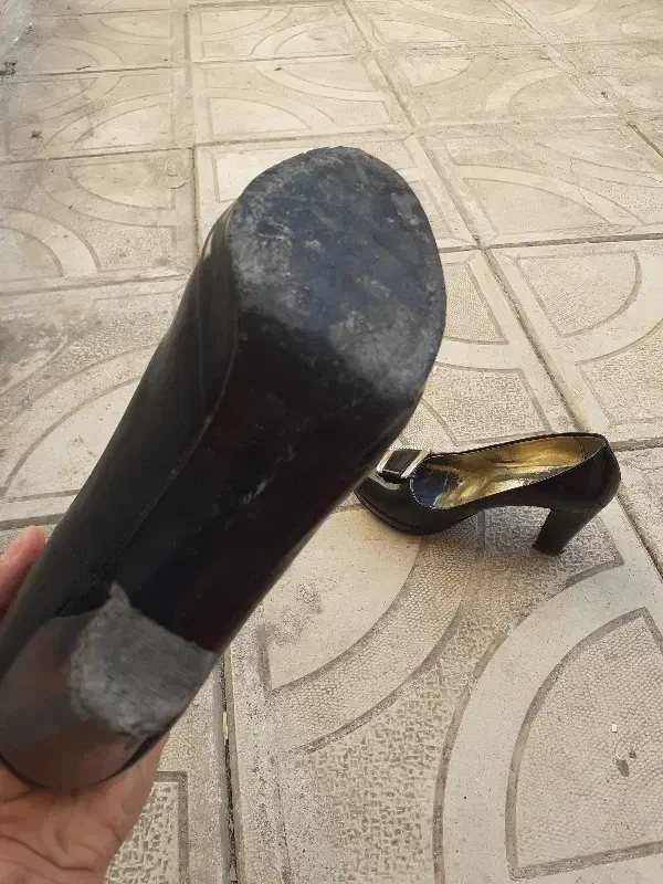 کفش مجلسی|کیف، کفش، کمربند|نیشابور, مازول|دیوار