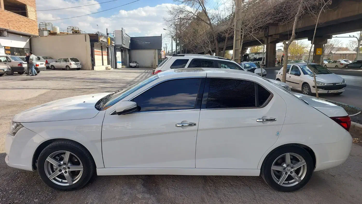 دنا پلاس ۶سرعته توربو دنده ای|خودرو سواری و وانت|اصفهان, کارلادان|دیوار