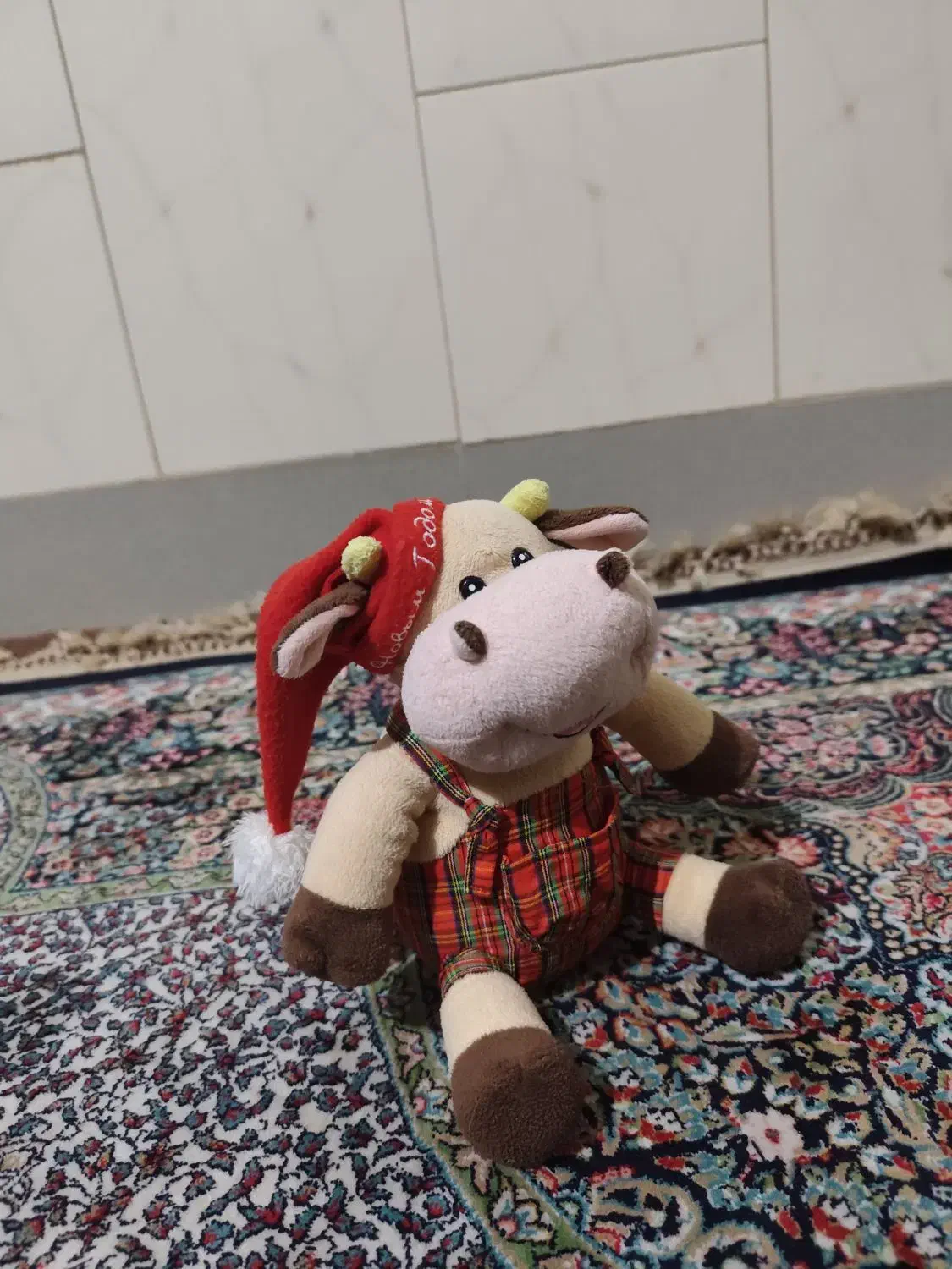 عروسک کودک|اسباب‌بازی بچه|رباط‌کریم, رباط‌کریم|دیوار