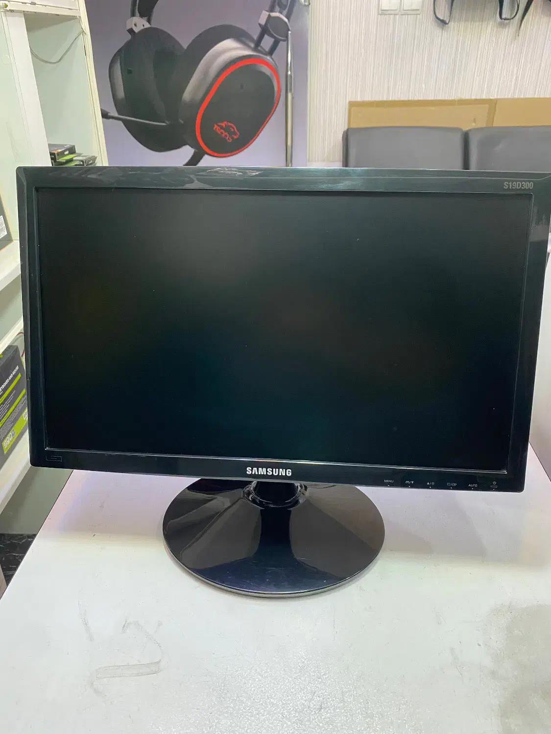 مانیتور samsung 19 s19d300|قطعات و لوازم جانبی رایانه|تهران, فلسطین (میدان انقلاب)|دیوار