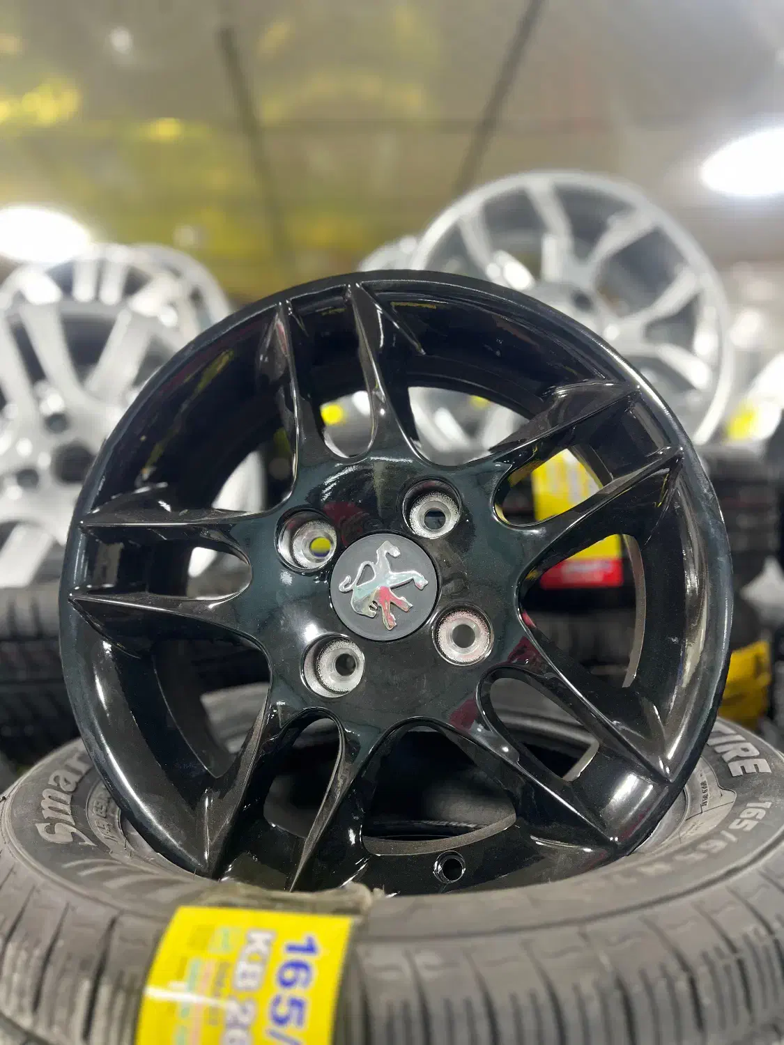 پخش رینگ و لاستیک ایرانی و خارجی ب قیمت عمده|قطعات یدکی و لوازم جانبی|اهواز, بیست متری شهدا|دیوار