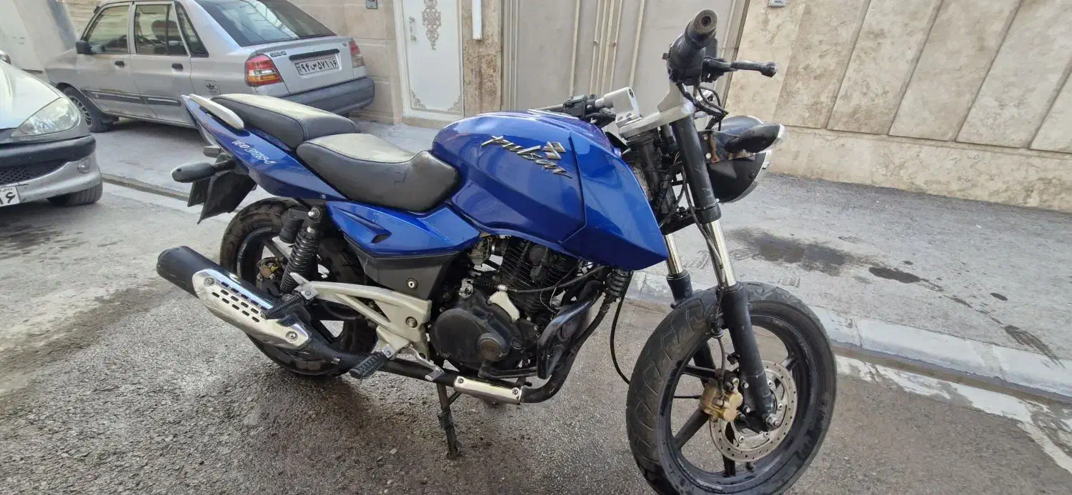 پالس ۲۲۰ جفت دیسک تیوبلس|موتورسیکلت|قم, قلعه یزدیها|دیوار