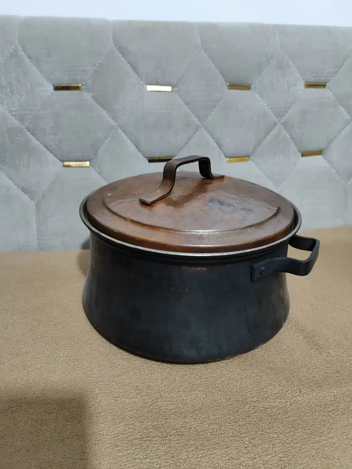 دیگچه مسی|کلکسیون اشیاء عتیقه|آران و بیدگل, |دیوار