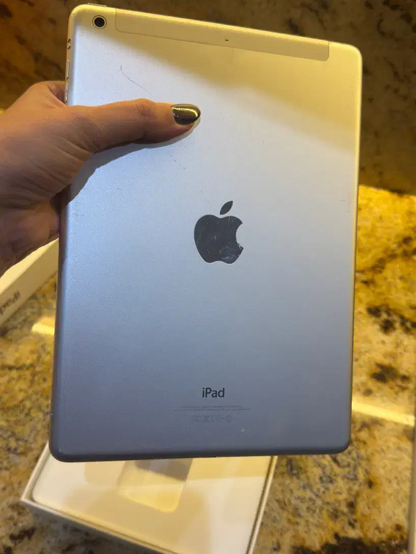 ای پد ایر|تبلت|اصفهان, باغ دریاچه|دیوار