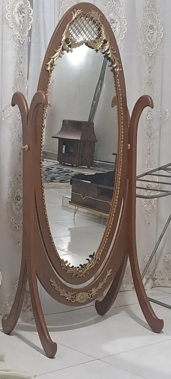 اینه ایستاده|آینه|قرچک, مهدیه|دیوار