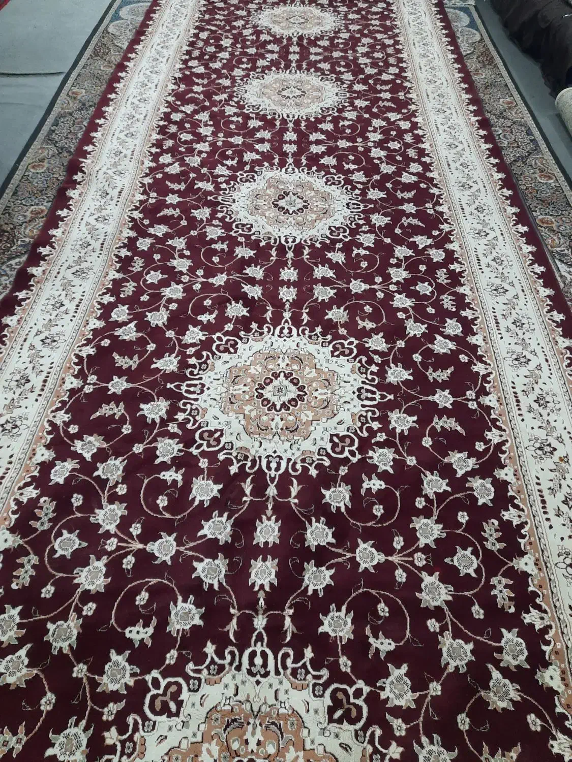 یک عدد کناره خیلی بزرگ|فرش|قم, بکایی|دیوار