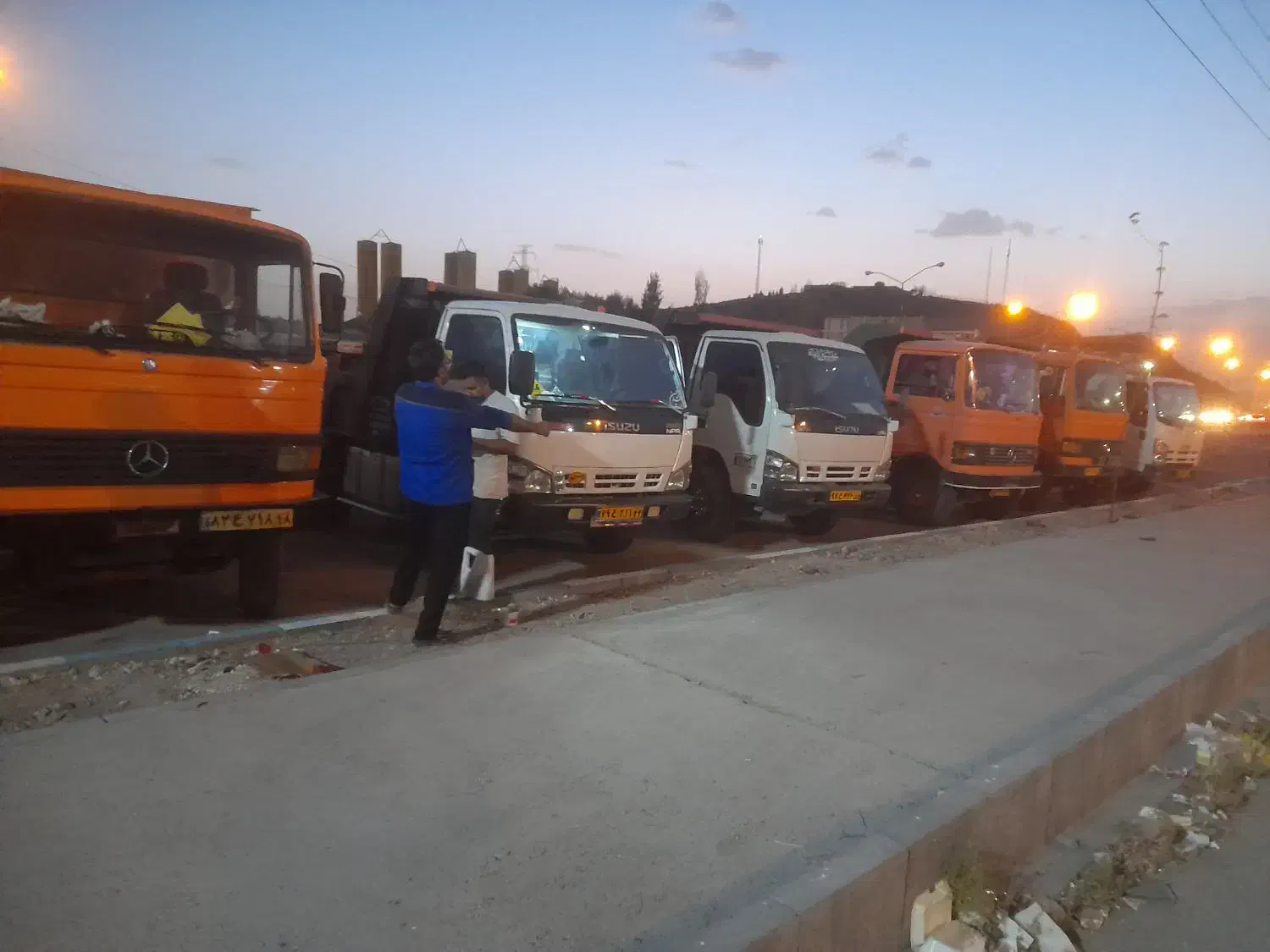 حمل نخاله تهیه انواع مصالح ساختمانی|خدمات حمل و نقل|تهران, تجریش|دیوار