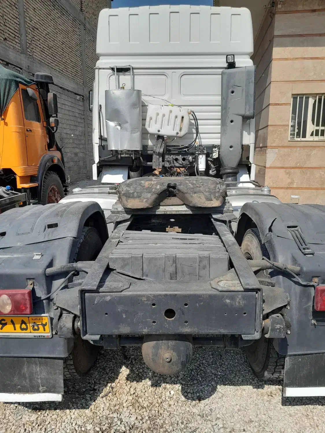 کشنده تریلی با منزل معاوضه میگرد قدیمی وپله دار نه|خودرو سنگین|جهرم, |دیوار