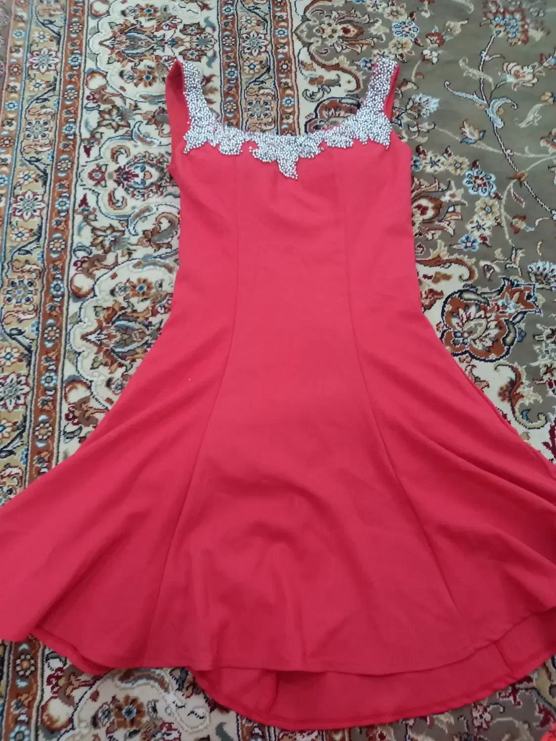 چند عدد لباس مجلسی|لباس|بروجرد, |دیوار