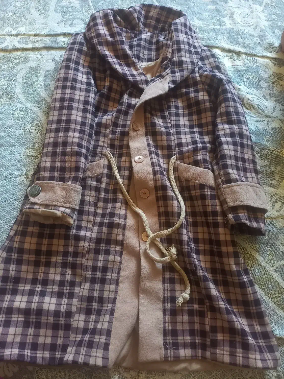 کاپشن و‌پالتو|لباس|بیجار, |دیوار