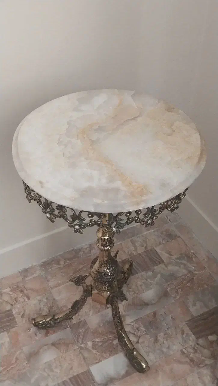 میز تلفن برنزی|صنایع دستی و سایر لوازم تزئینی|محمدشهر, محمدشهر|دیوار