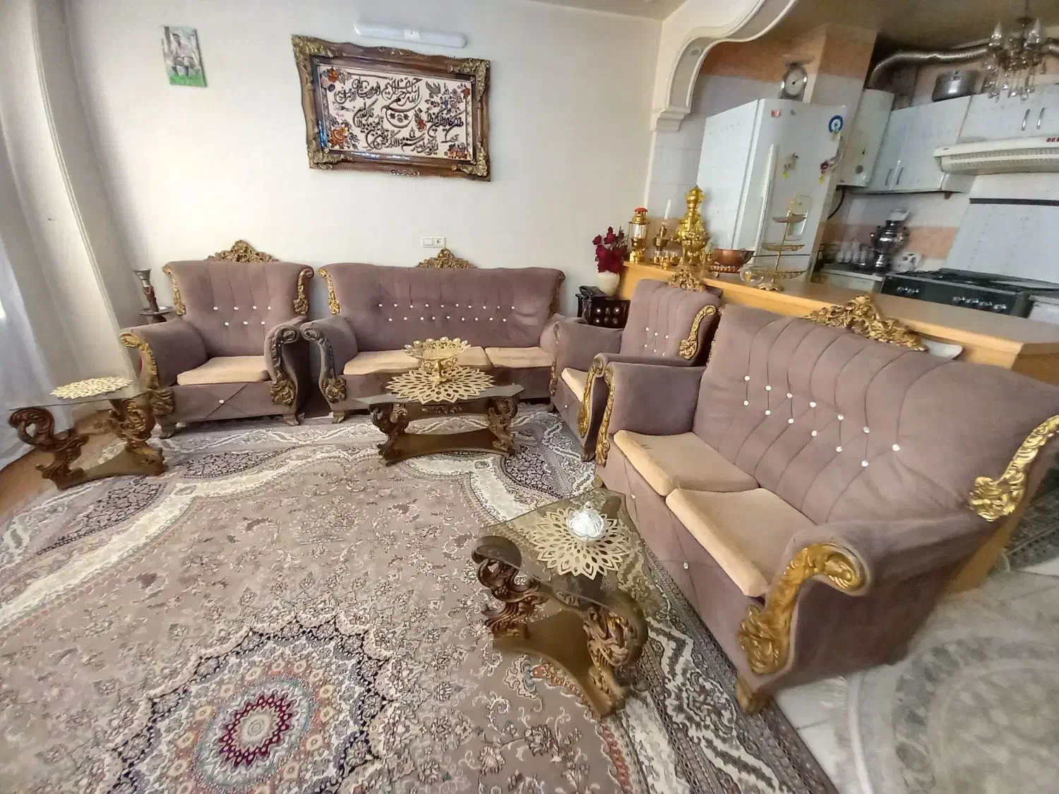 مبلمان ۷ نفره به همراه عسلی و جلو مبلی|مبلمان خانگی و میز عسلی|اسلام‌شهر, شهرک قائمیه|دیوار