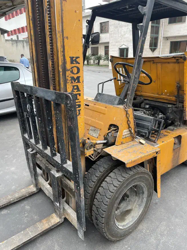 لیفتراک ۲/۵ تن کوماتسو|خودرو سنگین|چهاردانگه (تهران), |دیوار