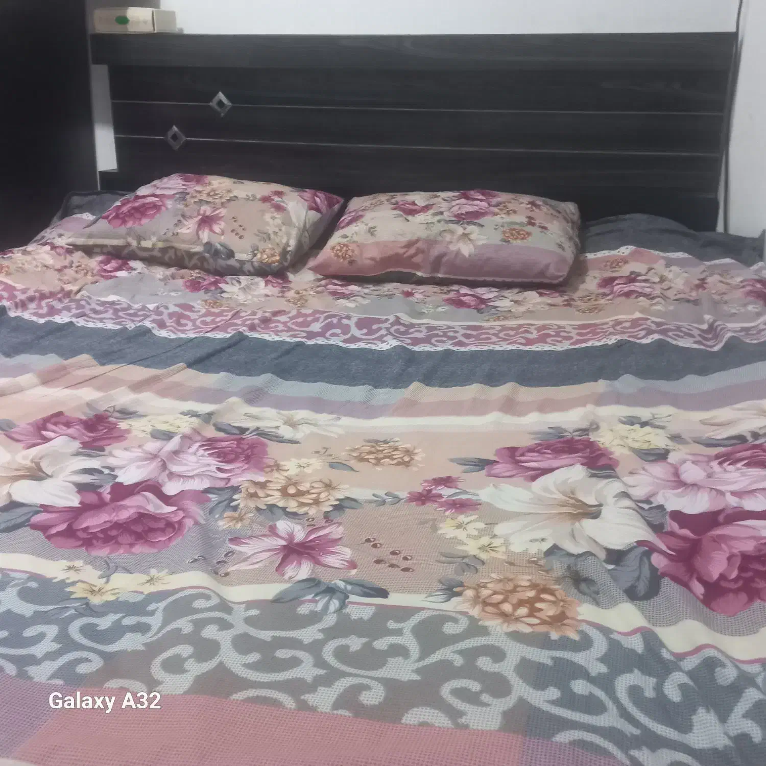 تخت خواب دونفر هایگلاس ویک میز آرایش کشودار|تخت و سرویس خواب|سنگر, |دیوار