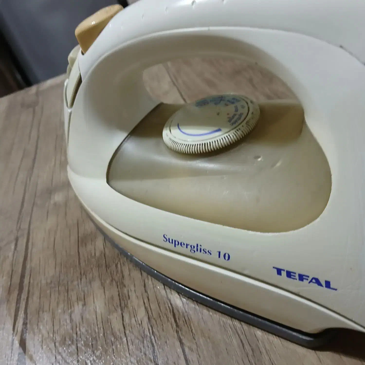 یک عدد اتو دستی به فروش می‌رسد|اتو و لوازم اتو|رشت, حمیدیان|دیوار