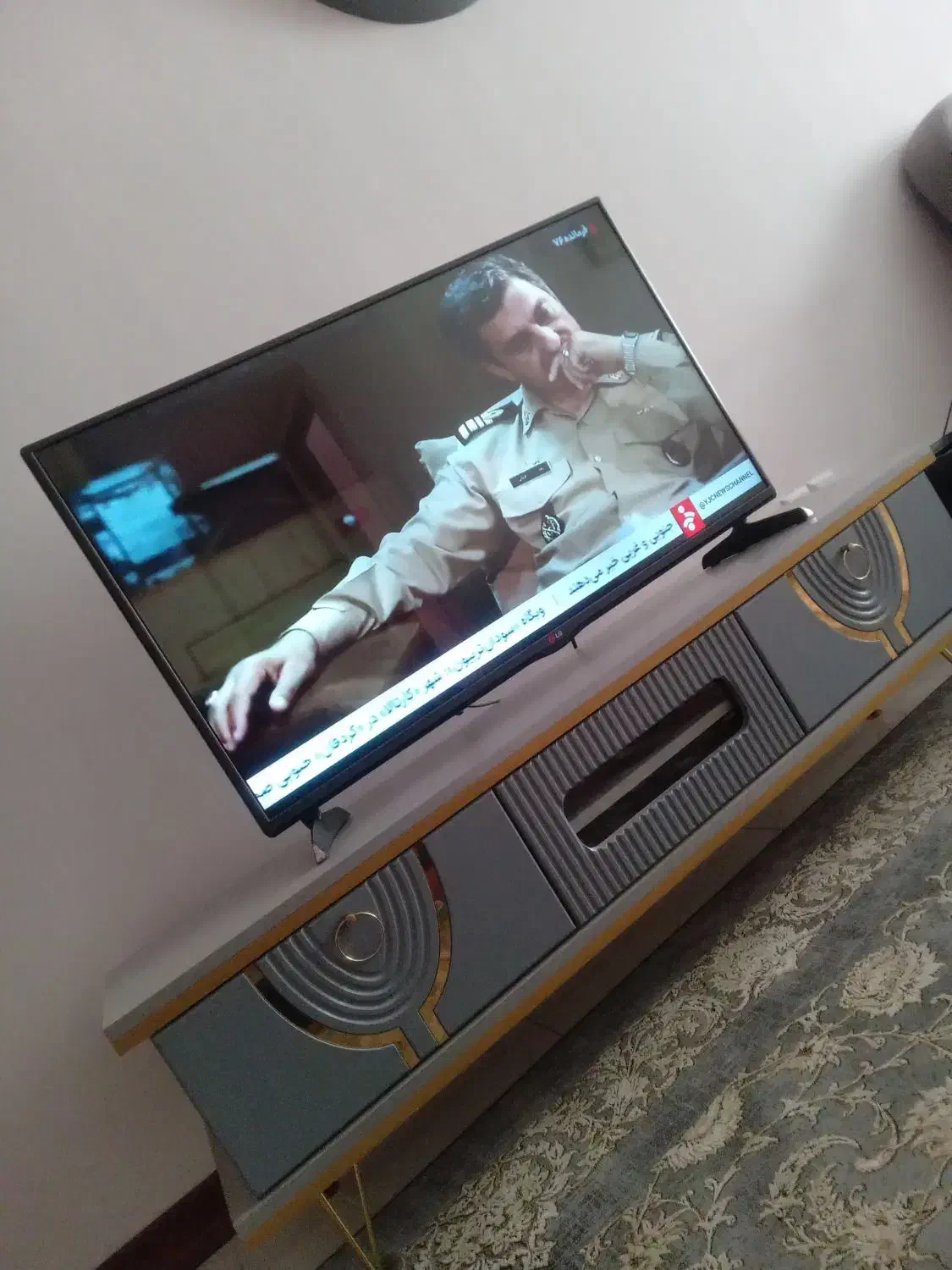 تلوزیون ۴۳ ال جی|تلویزیون و پروژکتور|پرند, فاز ۴|دیوار