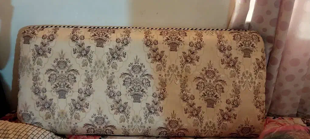 یک جفت پشتی|پشتی|اهواز, کوروش|دیوار