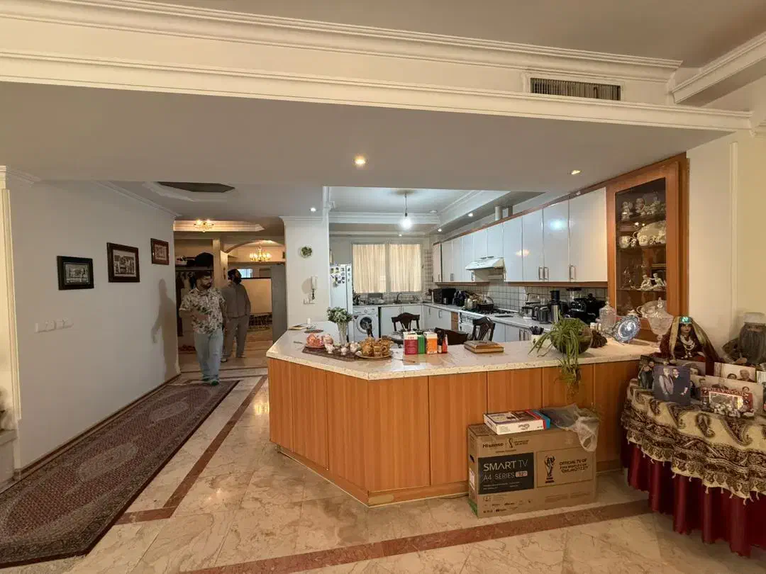 واحد۱۹۵متری۳خواب۱خواب مسترشیک چندقدمی پارک قیطریه