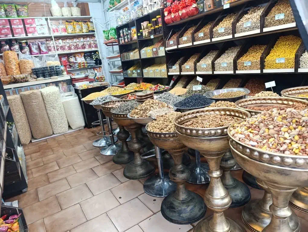 فروشنده آقای جوان درمغازه خشکباری|استخدام بازاریابی و فروش|شیراز, فخرآباد (دروازه کازرون)|دیوار