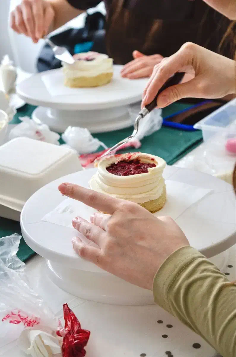 آموزش کیک‌های کافه‌ای با مدرک فنی حرفه‌ای|خدمات آموزشی|تهران, شهرک شریفی|دیوار