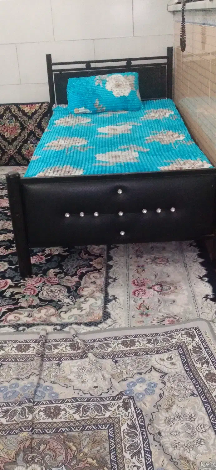 تخت|تخت و سرویس خواب|قم, باغ شریفی|دیوار