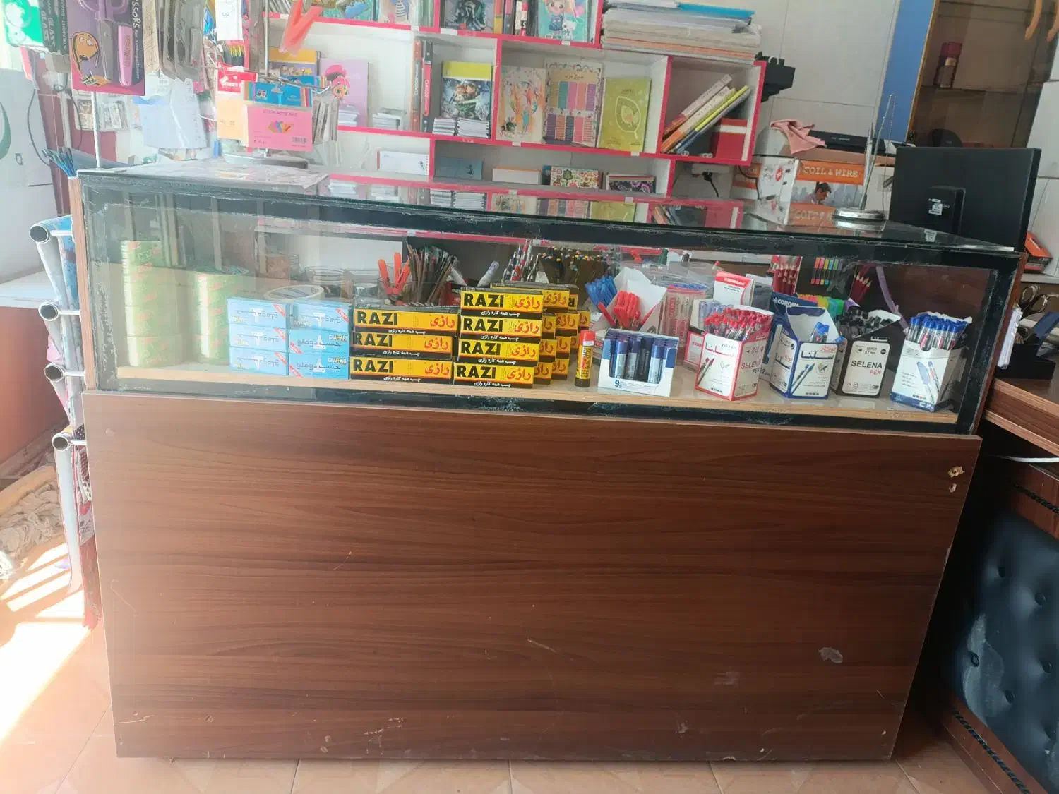 ویترین لوازم تحریر|فروشگاه و مغازه|فولادشهر, B6|دیوار