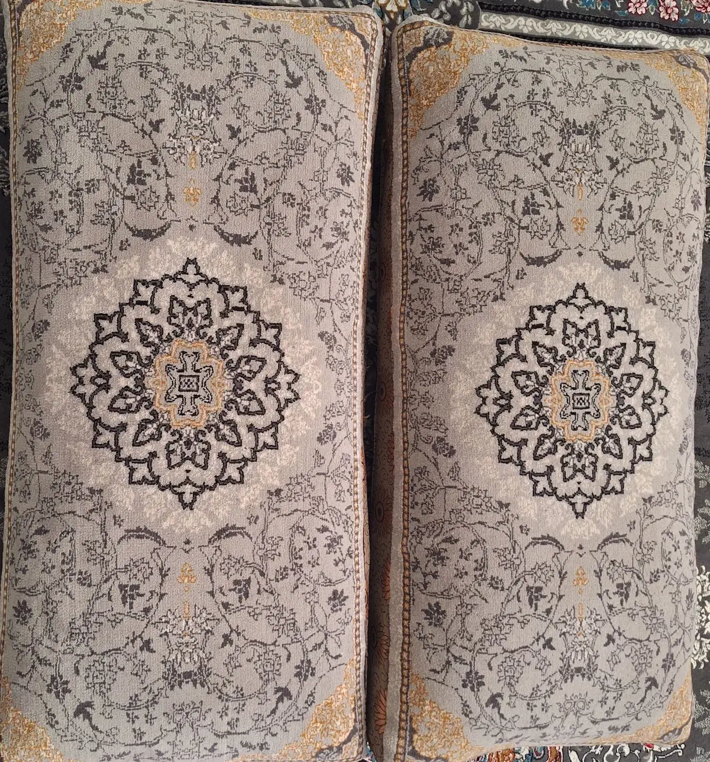 پشتی نو|پشتی|مهاجران, |دیوار