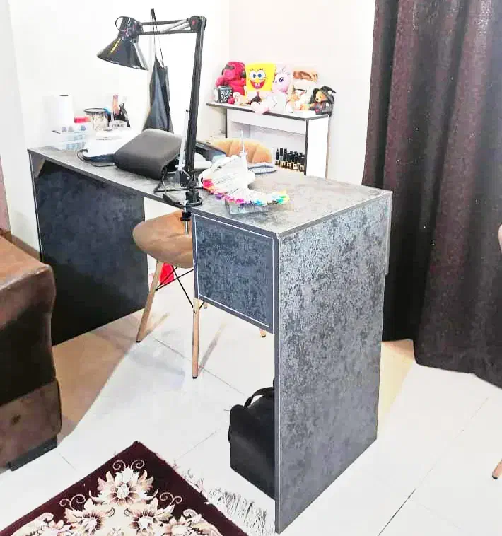 میز و لوازم کاشن ناخن کامل درحداکبند زیرقیمت|آرایشگاه و سالن‌های زیبایی|شاهین‌شهر, شهرک ردانی پور|دیوار