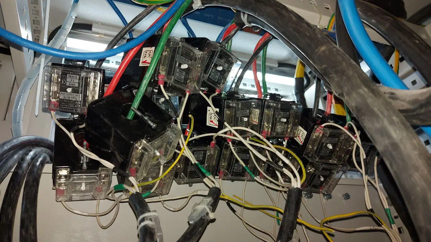 پیمانکار برق ساختمان و صنعتی اجرا تابلو برق|خدمات پیشه و مهارت|تهران, شهرک انصار|دیوار