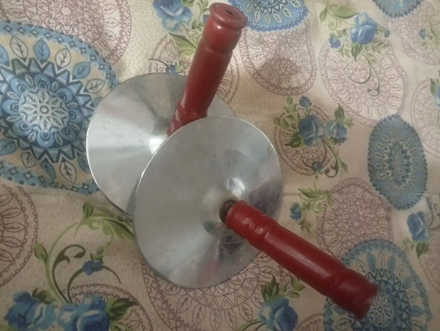 یک جفت سنج عربی|درام و پرکاشن|زابل, |دیوار