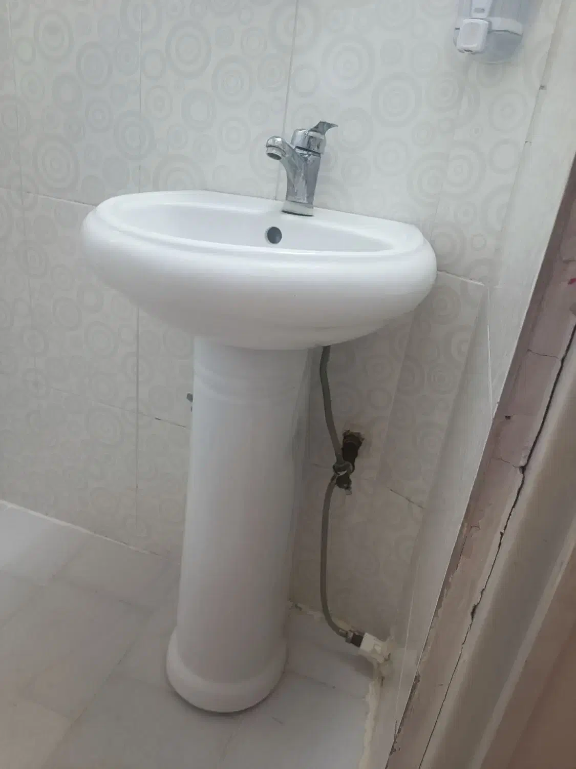 سنگ روشویی + شیر|لوازم سرویس بهداشتی|بجنورد, |دیوار