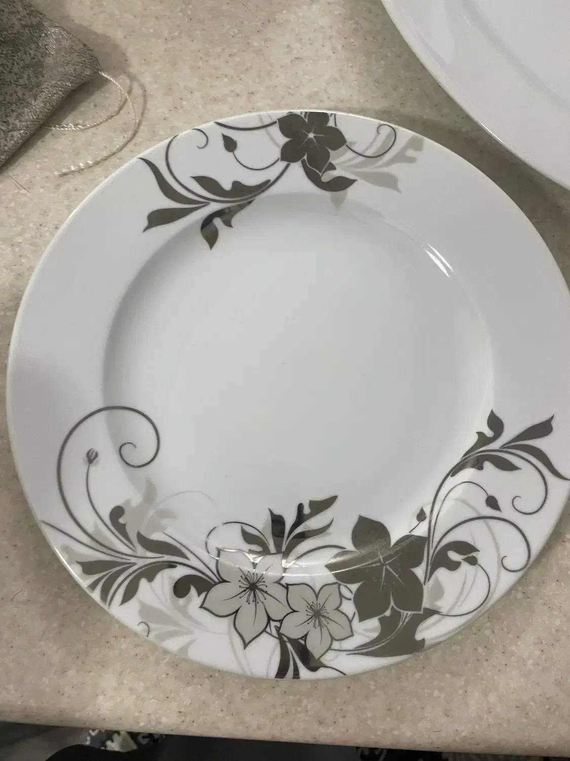 سرویس چینی گرد|ظروف سرو و پذیرایی|هشتگرد, شهرک صبا سوله|دیوار