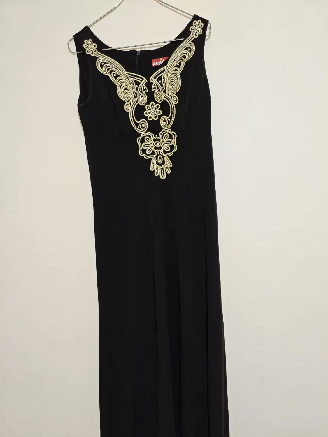 لباس مجلسی|لباس|رباط‌کریم, رباط‌کریم|دیوار