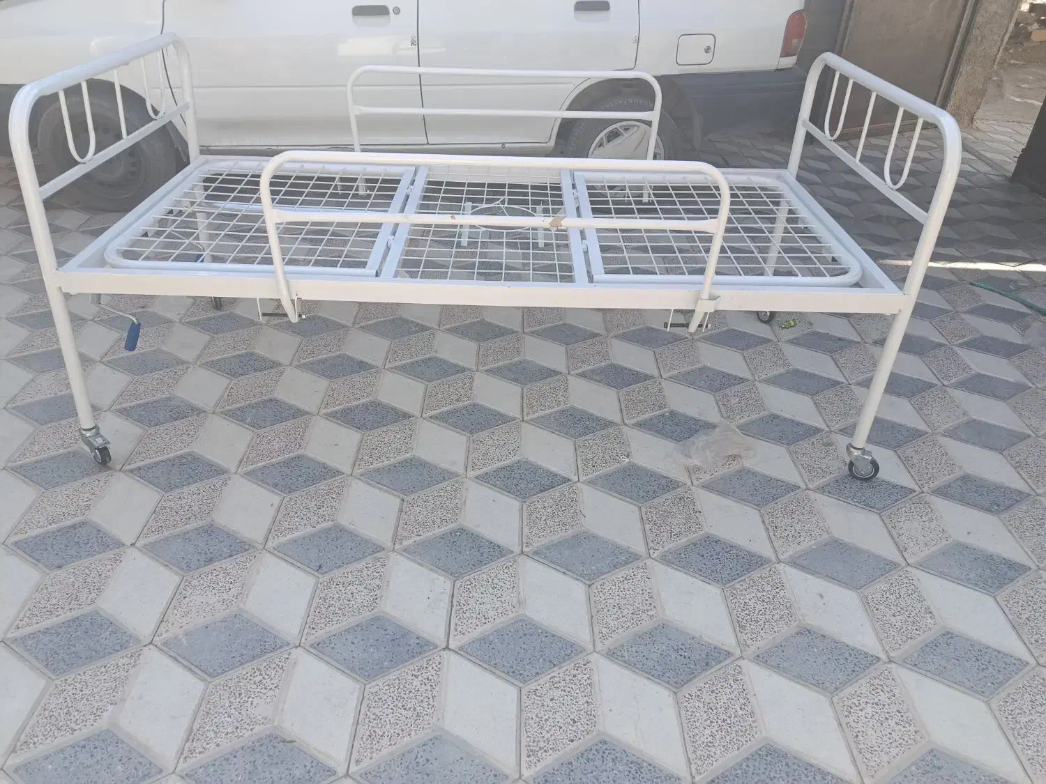 تخت بیمارستانی(تخت مریض)|پزشکی|قیروکارزین, |دیوار