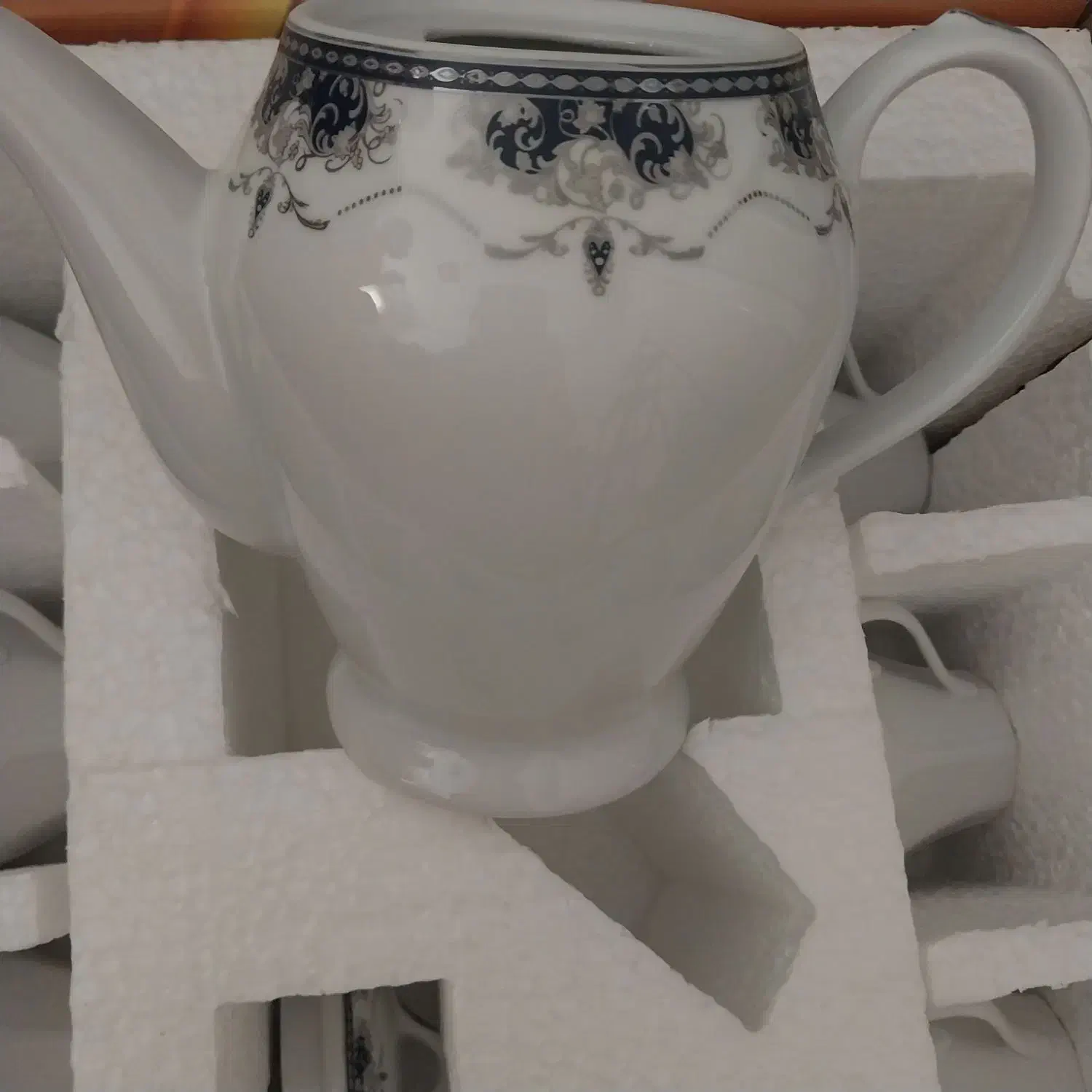 سرویس صبحانه خوری چینی|قوری، کتری، قهوهساز دستی|ارومیه, |دیوار