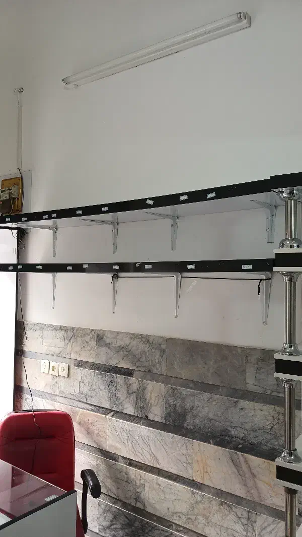 فروش قفسه وویترین لباس|فروشگاه و مغازه|سورک, |دیوار