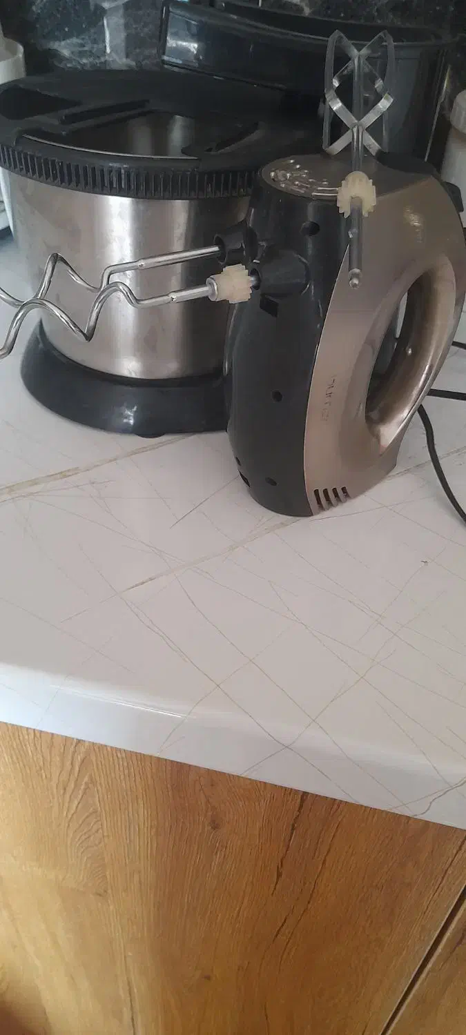 فروش همزن با کاسه دست دوم|خردکن، آسیاب، غذاساز|سیرجان, |دیوار